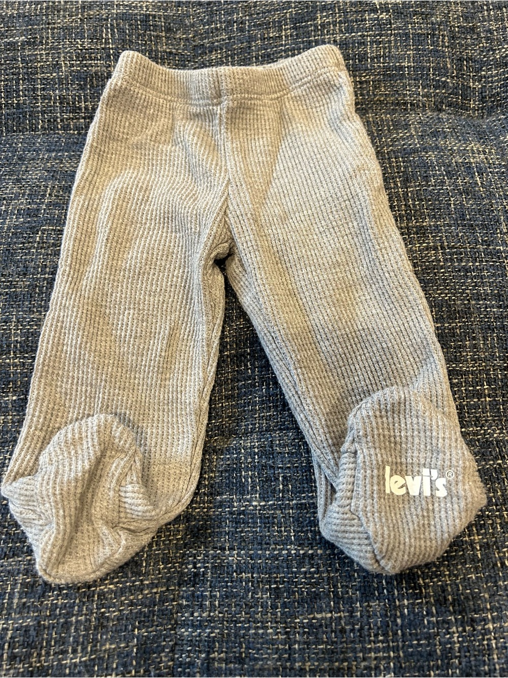 Levi’s grey ribbed knit footed baby pants